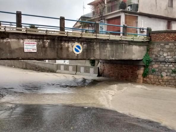 Ένας νεκρός από το κύμα κακοκαιρίας στην Ιταλία – Συνεχίζονται οι προσπάθειες στο Rigopiano – ΒΙΝΤΕΟ