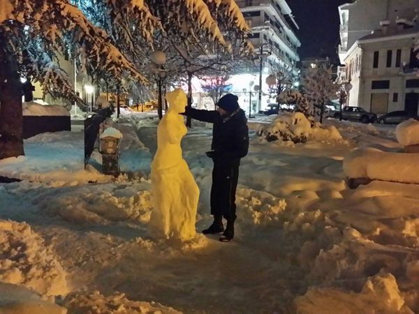 Φλώρινα: Έφτιαξε την Αφροδίτη της Μήλου από χιόνι – ΦΩΤΟ