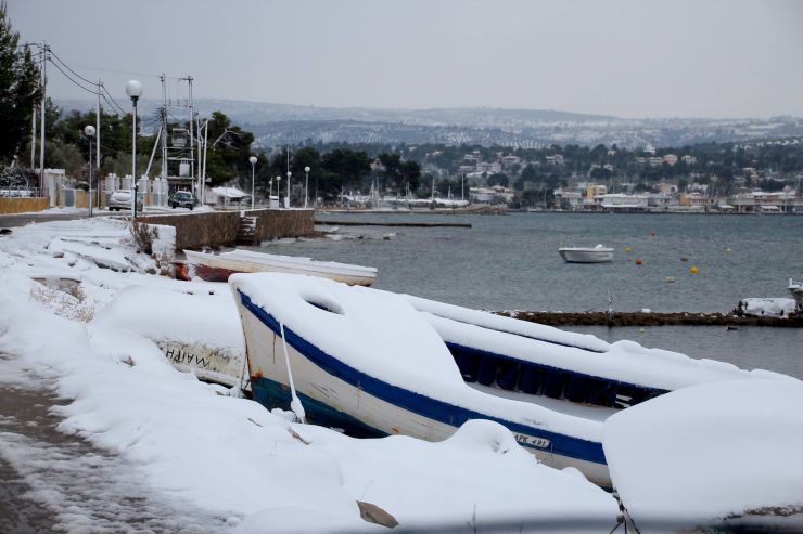 “Ντύθηκαν” στα λευκά και… οι βάρκες – ΦΩΤΟ