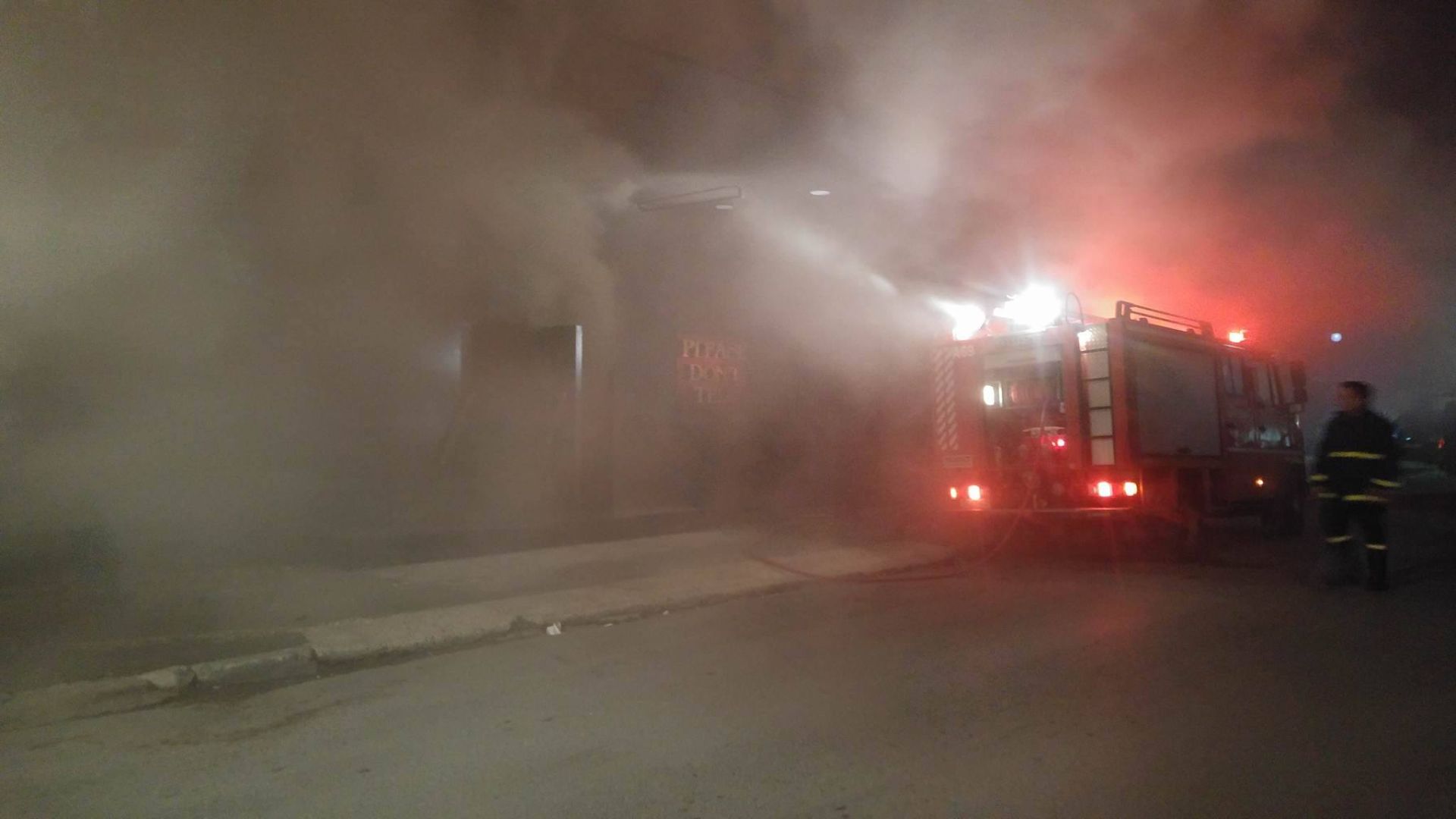 Πυρκαγιά σε νυχτερινό κέντρο στην Καλαμάτα – ΤΩΡΑ