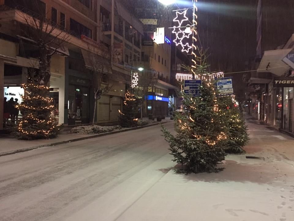 Στα «άσπρα» ξύπνησε η Λάρισα – ΦΩΤΟ