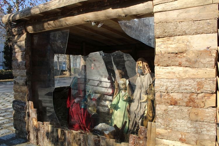 Έκλεψαν το «Θείο Βρέφος» από φάτνη στη Λάρισα – ΦΩΤΟ