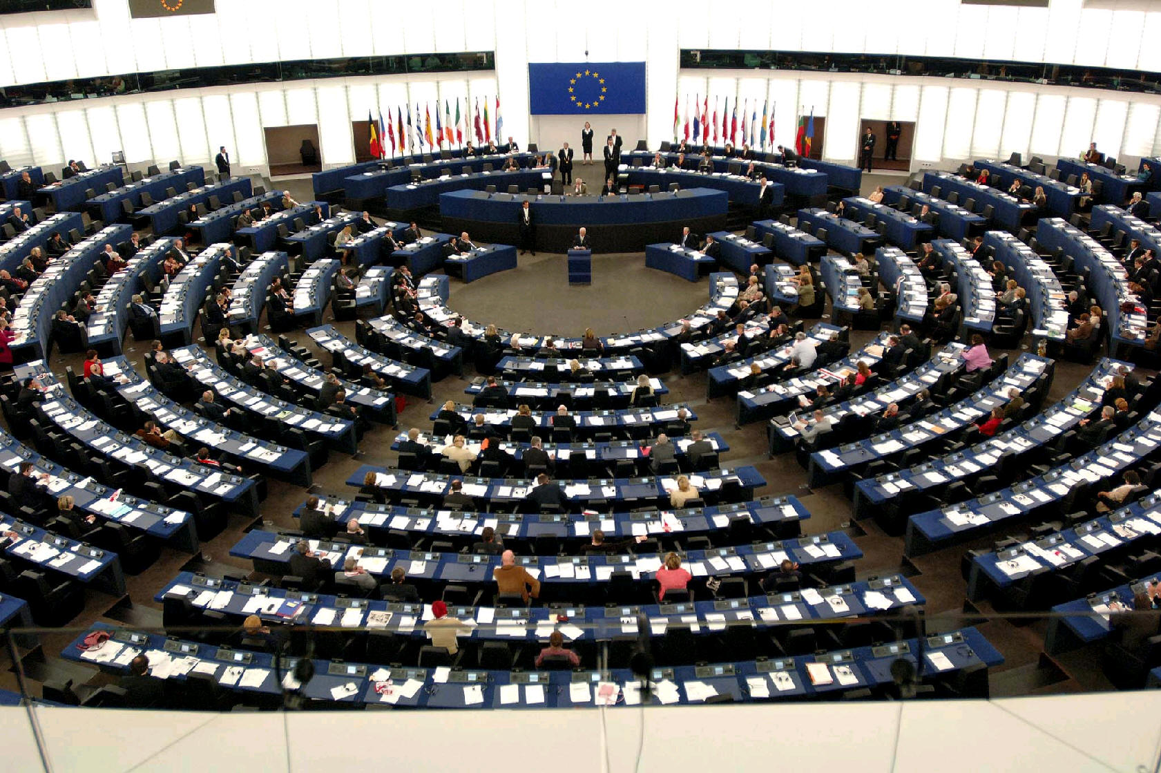DW: Εκλογικό δράμα στο Ευρωκοινοβούλιο