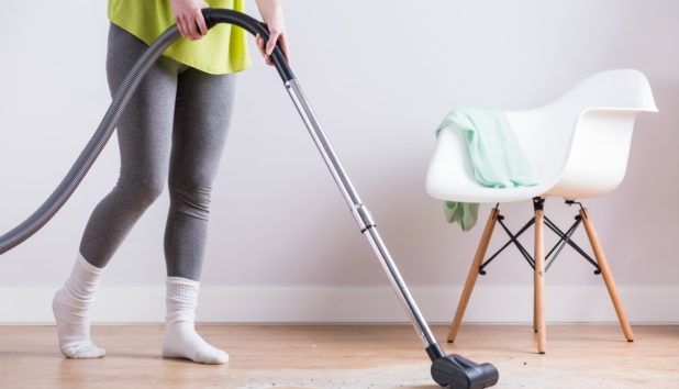 5 πράγματα που δεν πρέπει με τίποτα να αγγίξει η ηλεκτρική σας σκούπα