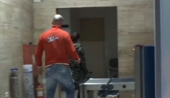 Αυτή είναι η μητέρα που παράτησε τα τρία της παιδιά στην Πάτρα – ΒΙΝΤΕΟ