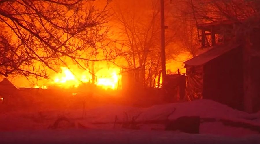 Πύρινη “κόλαση” στο σημείο συντριβής του αεροπλάνου στο Κιργιστάν – ΒΙΝΤΕΟ