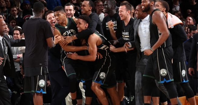 Τρελό Buzzer beater από τον Αντετοκούνμπο – ΒΙΝΤΕΟ