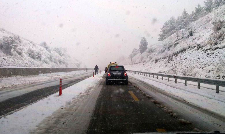 Συνωστισμός στα καταλύματα της Αιγιαλείας – Άνοιξαν δύο σχολεία