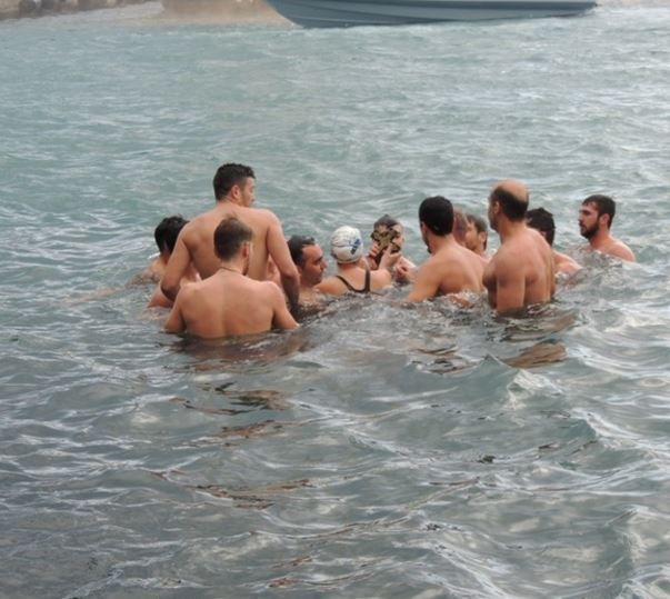 Γυναίκα έπιασε τον Σταυρό στη Ρόδο – ΒΙΝΤΕΟ