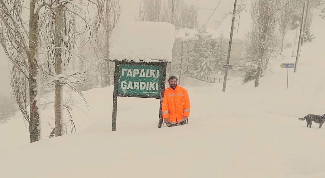Στα 2,20 μέτρα το ύψος του χιονιού στη δυτική Θεσσαλία – ΦΩΤΟ