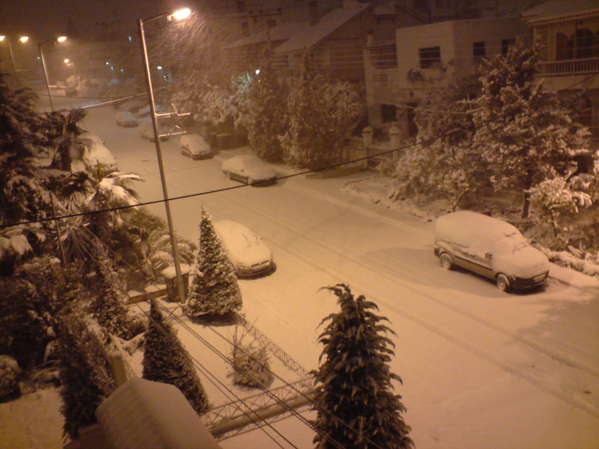 Το “έστρωσε” στην Αθήνα – Τα προβλήματα σε όλη την Ελλάδα – ΦΩΤΟ