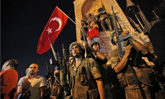 Επιβλήθηκαν τα πρώτα ισόβια σε πραξικοπηματίες στην Τουρκία