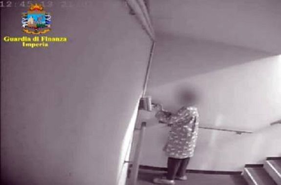 Ιταλία: “Κοπανατζήδες” δημοτικοί υπάλληλοι έβγαζαν βόλτα τα σκυλιά τους