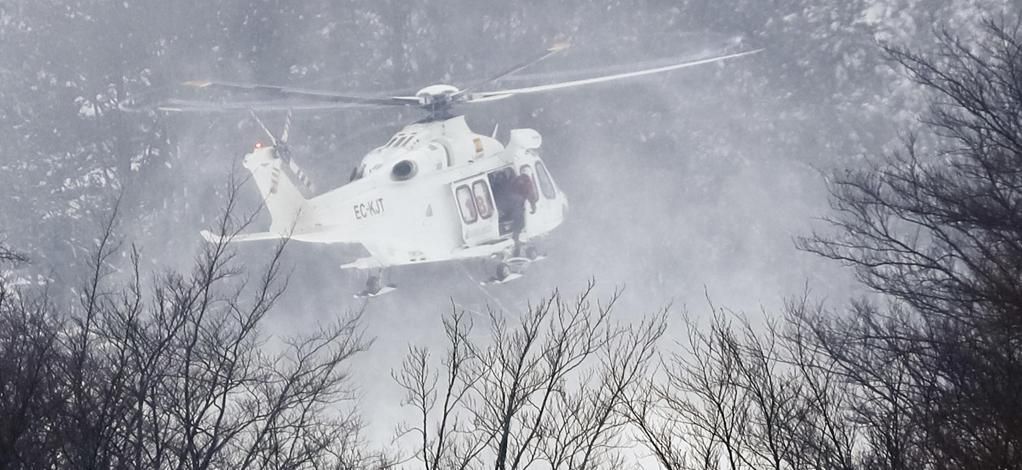Συνετρίβη ελικόπτερο στην Ιταλία, κοντά στο ξενοδοχείο που καταπλακώθηκε από χιονοστιβάδα – ΤΩΡΑ