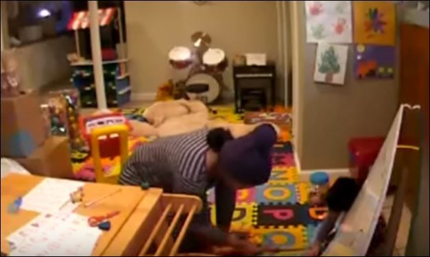 Νταντά – τέρας καίει 2χρονο αγοράκι με το σίδερο των μαλλιών – ΒΙΝΤΕΟ