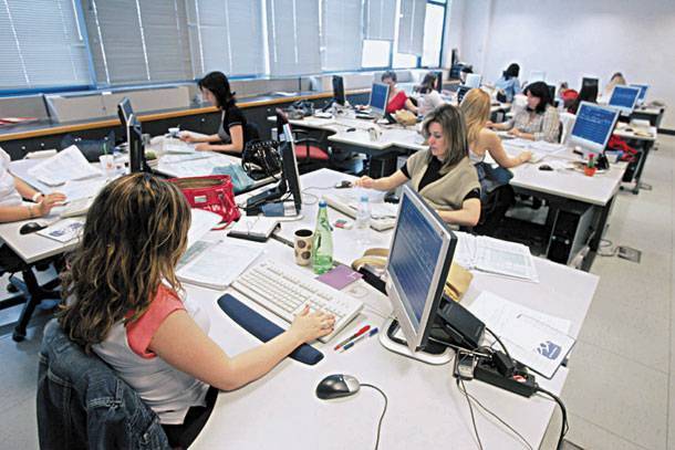 ΟΟΣΑ – Στο 52,4% το ποσοστό απασχόλησης στην Ελλάδα