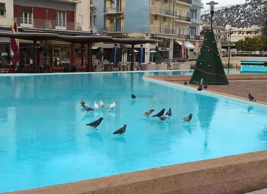 Πάγωσε η λίμνη στην πλατεία του Άργους – ΒΙΝΤΕΟ