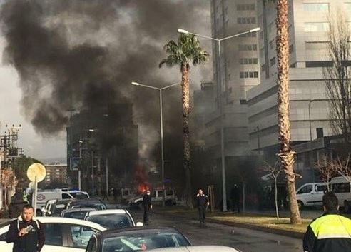 Σμύρνη – Νεκροί από την επίθεση αστυνομικός και δικαστικός υπάλληλος