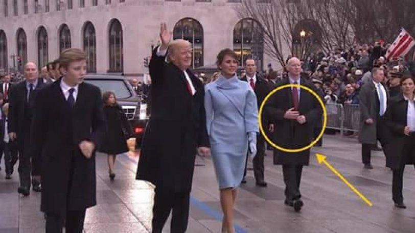 Ο φρουρός του Τραμπ με τα ψεύτικα χέρια και το κρυμμένο αυτόματο – ΦΩΤΟ – BINTEO