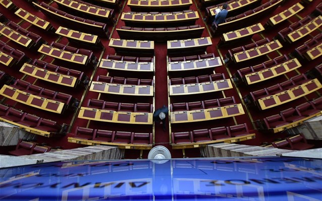 «Μάχη» των αρχηγών στη Βουλή – Τι θα πει ο Πρωθυπουργός