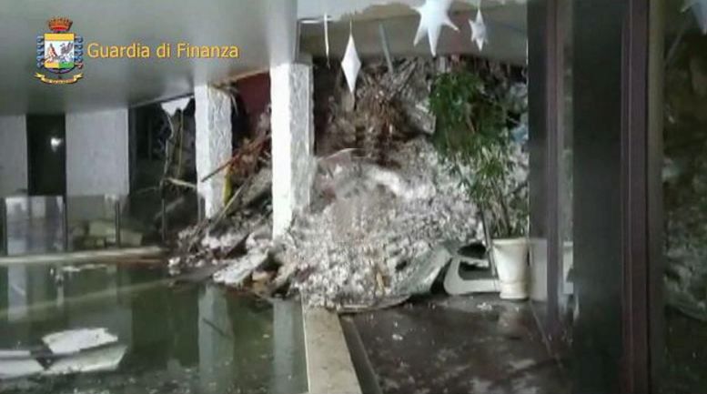 Εικόνες σοκ μέσα από το ξενοδοχείο στην Ιταλία-Δεκάδες νεκροί μετά τη χιονοστιβάδα