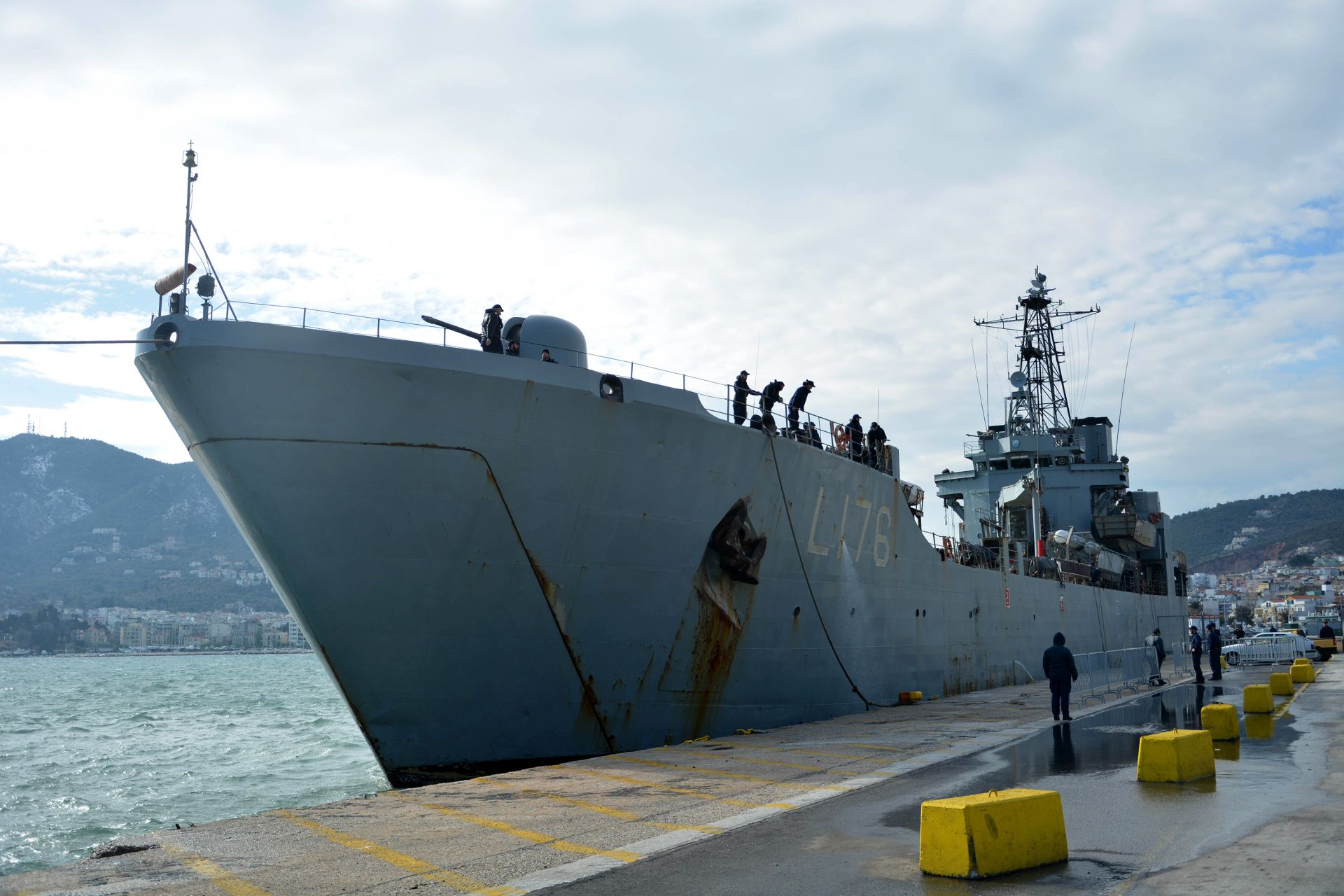 Λέσβος – Περίπου 500 πρόσφυγες θα φιλοξενηθούν στο πλοίο του Πολεμικού Ναυτικού