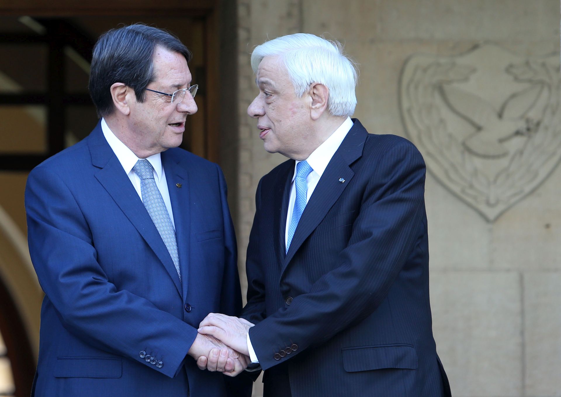 Παυλόπουλος – Αναστασιάδης: Λύση του Κυπριακού χωρίς εγγυήσεις και τουρκικά στρατεύματα