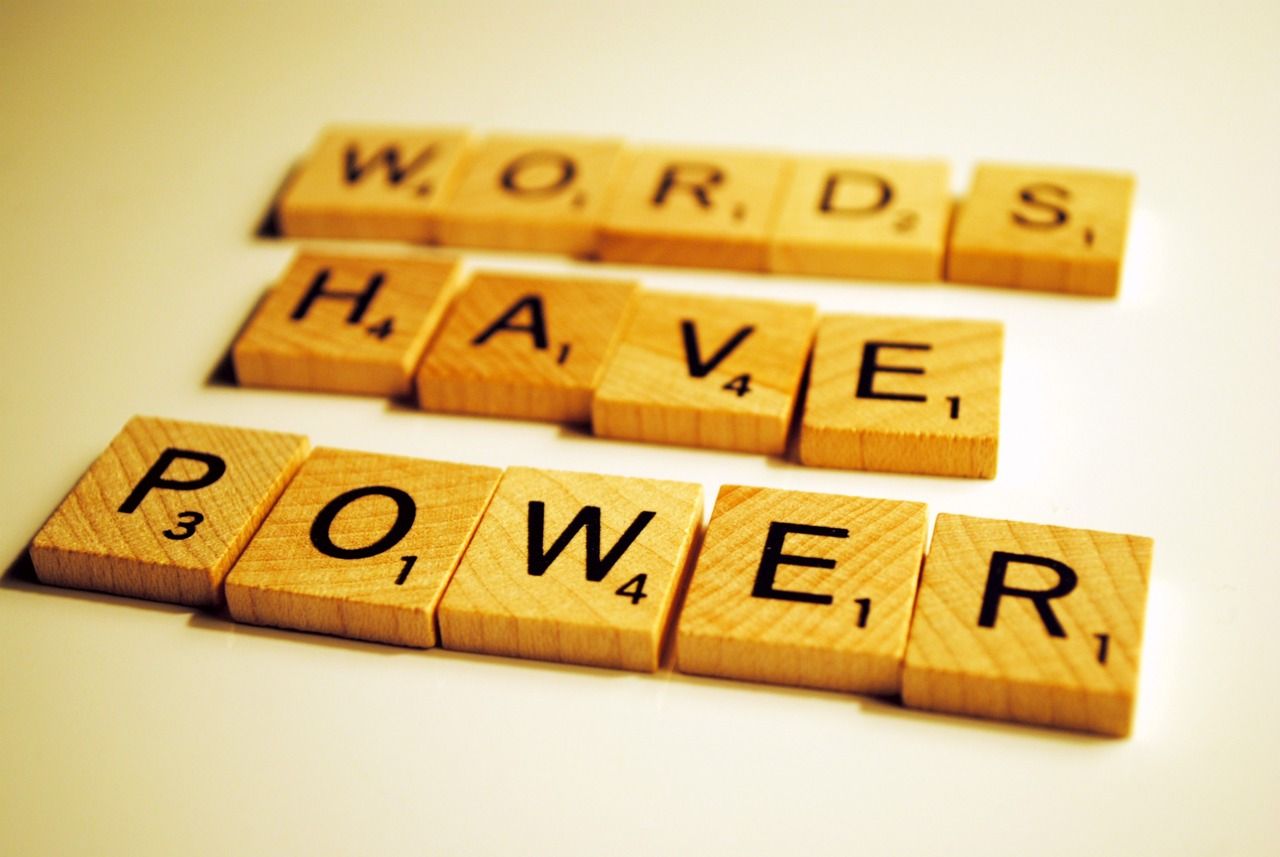 Κάθε πότε αλλάζει το λεξιλόγιο – Γιατί λιγοστεύουν οι θετικές λέξεις