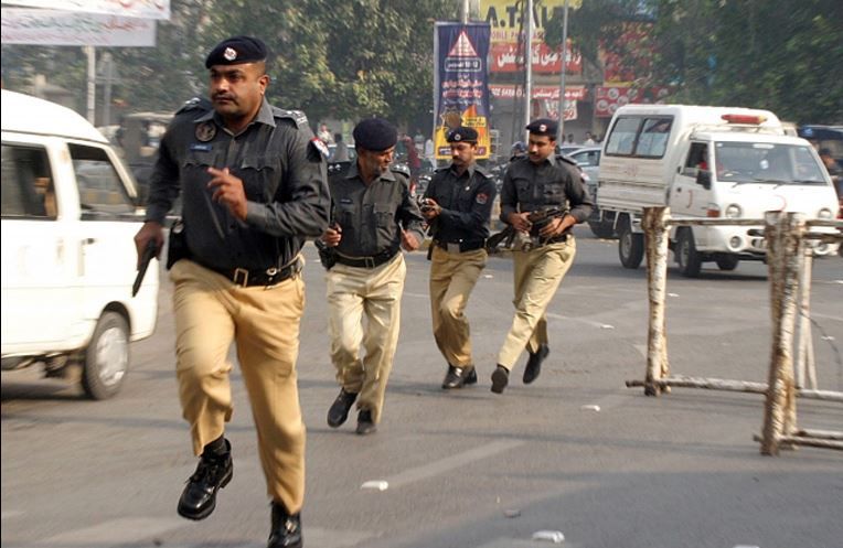 Δέκα τραυματίες από έκρηξη βόμβας κατά αστυνομικού οχήματος στο Πακιστάν