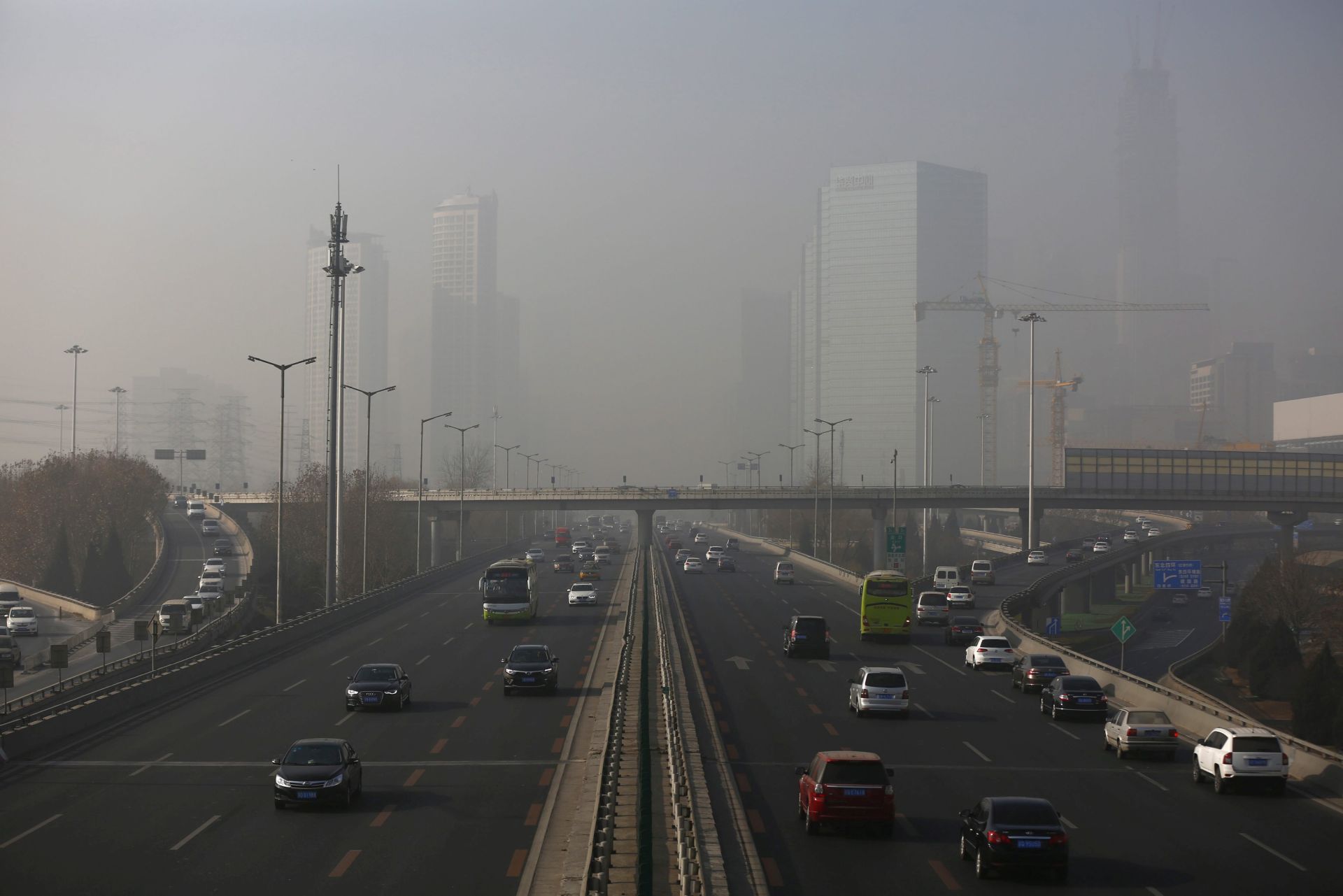 Κίνα – Προβλήματα στη λειτουργία των σχολείων και τις μετακινήσεις από την ατμοσφαιρική ρύπανση