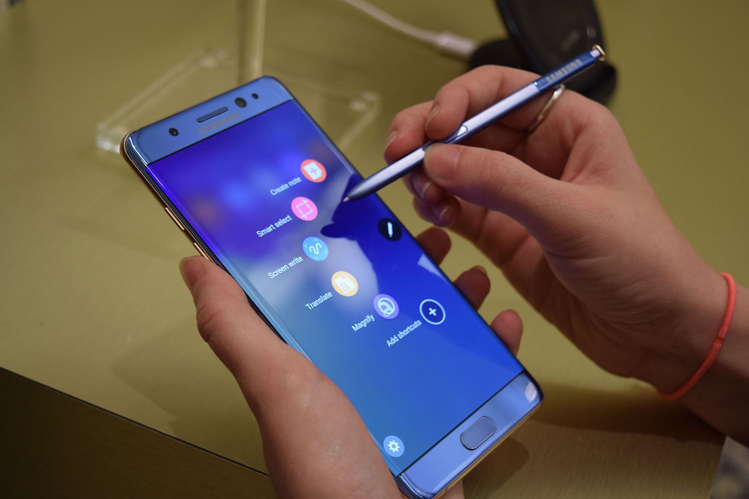 Ανακάλυψε η Samsung την αιτία ανάφλεξης των Galaxy Note 7;