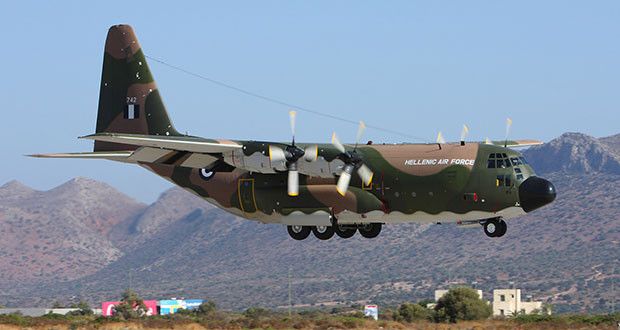 C-130 μετέφεραν προστατευτικά πάνελ για τις σκηνές του καταυλισμού στη Μυτιλήνη