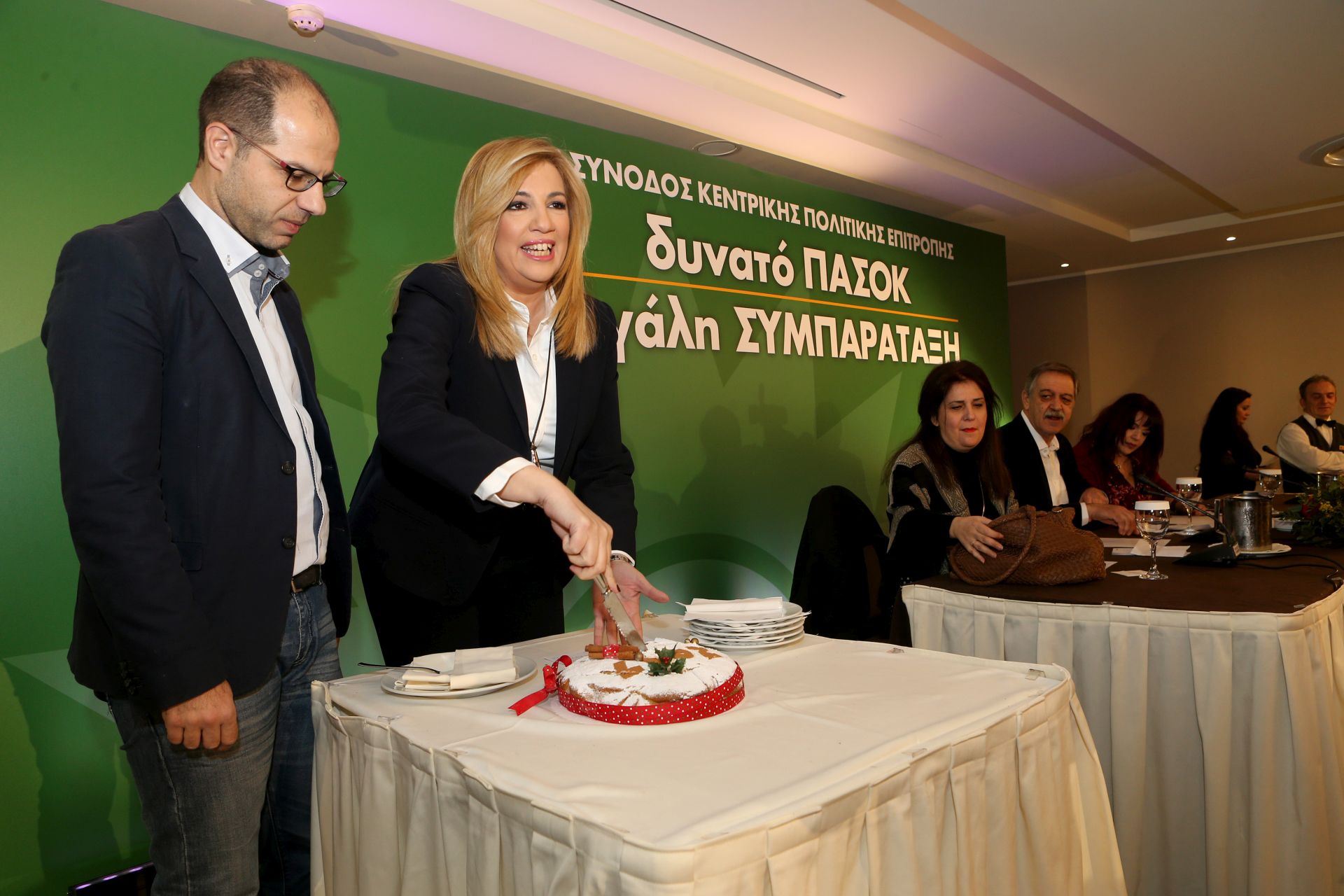 Ποιος κέρδισε το φλουρί στην πίτα του ΠΑΣΟΚ – ΦΩΤΟ