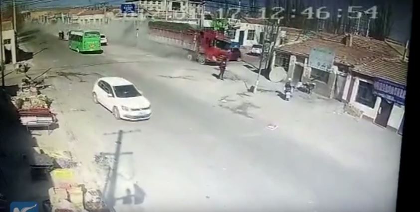 Φονική πορεία φορτηγού που γκρέμισε κτίρια στην Κίνα – 5 νεκροί