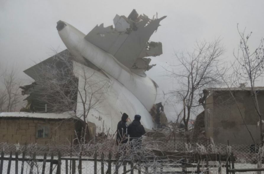 Οι πρώτες εικόνες από τη συντριβή του αεροσκάφους στο Κιργιστάν – ΦΩΤΟ