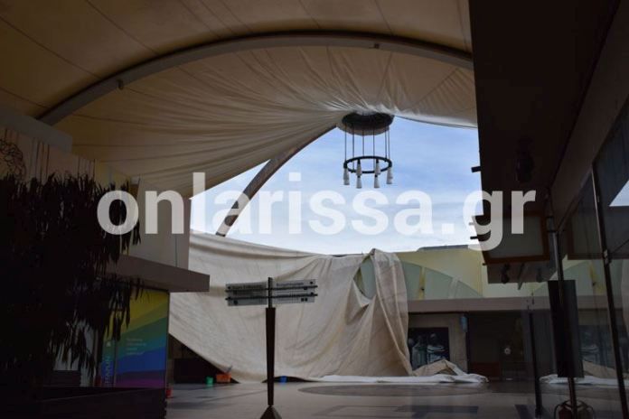 Κατέρρευσε από το χιόνι η οροφή εμπορικού κέντρου στη Λάρισα – ΦΩΤΟ