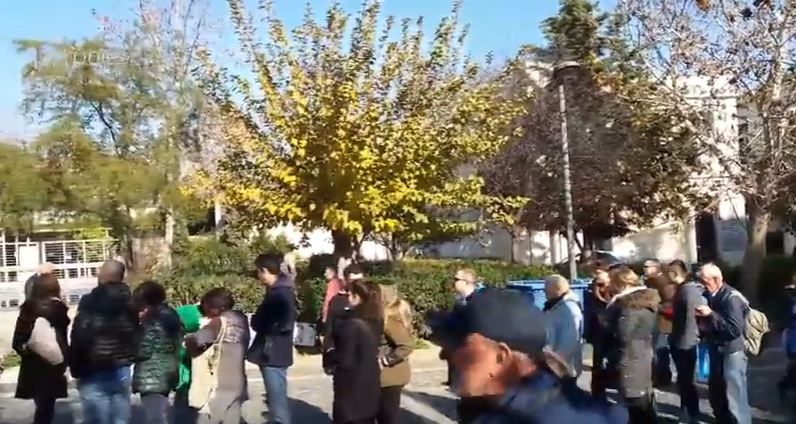 Τεράστιες ουρές επισκεπτών έξω από την Ακρόπολη – ΒΙΝΤΕΟ