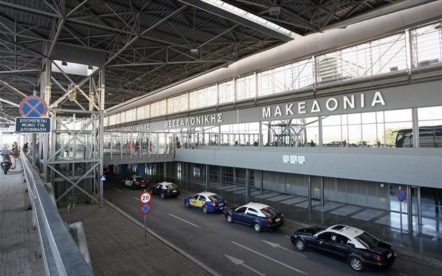 Έσπασε σωλήνας και πάγωσε η άσφαλτος στο δρόμο του αεροδρομίου «Μακεδονία»