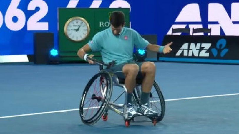 Ο Τζόκοβιτς πρόσφερε μοναδικό θέαμα και σε αναπηρικό αμαξίδιο – ΒΙΝΤΕΟ