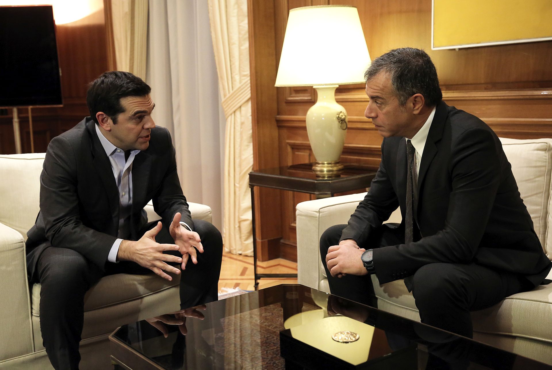 Τσίπρας σε Θεοδωράκη: Δεν εξαρτάται μόνο από εμάς η λύση του Κυπριακού – BINTEO