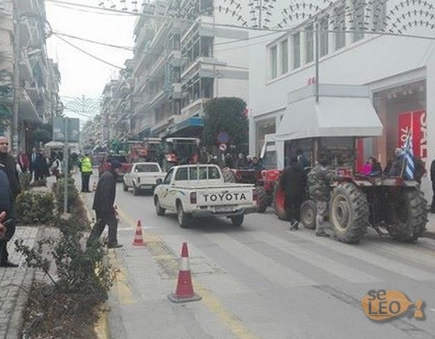 Τα πρώτα τρακτέρ στους δρόμους της Βέροιας – ΦΩΤΟ