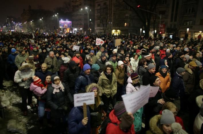Ρουμανία: Αντικυβερνητικές διαδηλώσεις για διάταγμα που απαλλάσσει πολιτικούς απο ποινικές διώξεις