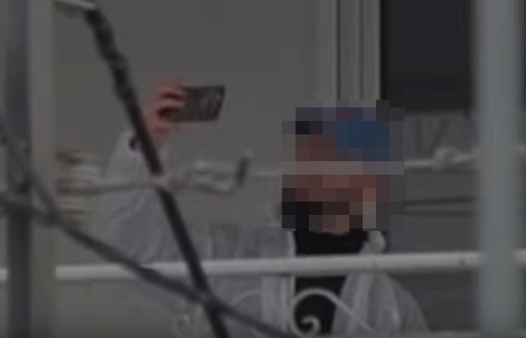 Άνδρες της αντιτρομοκρατικής έβγαζαν selfies μετά τη σύλληψη της Ρούπα – ΦΩΤΟ