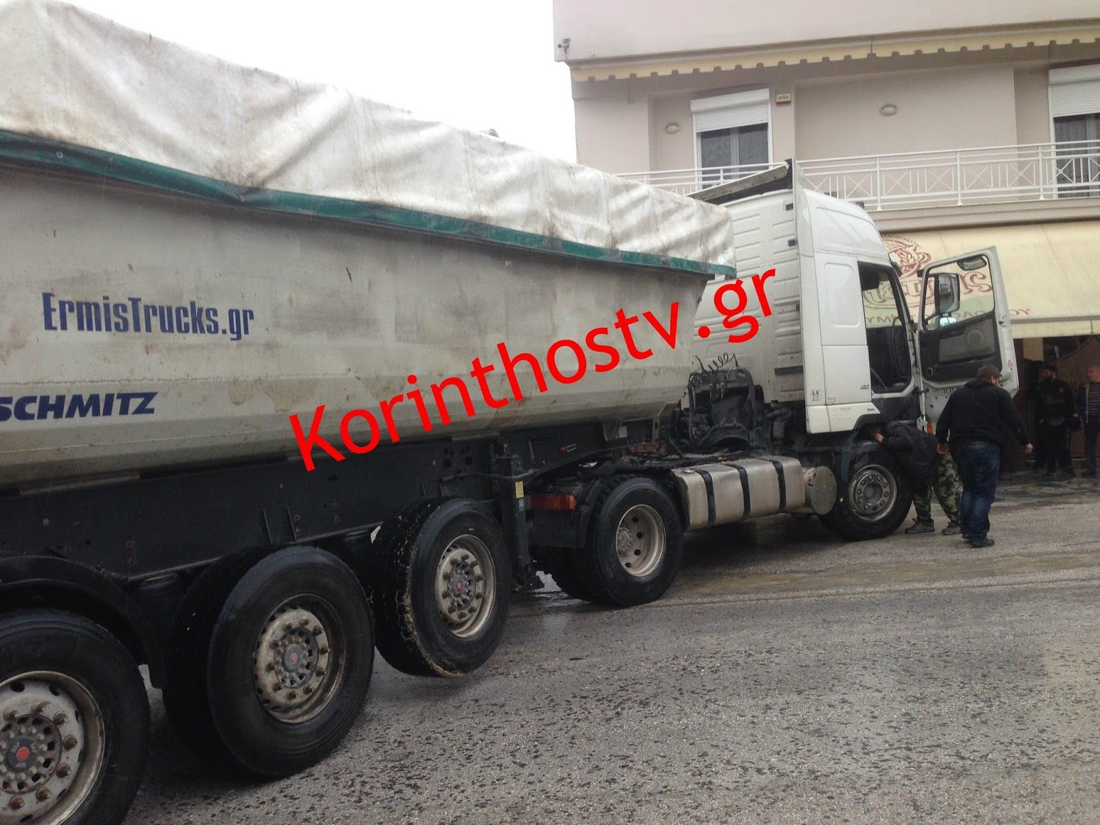 Κλειστή η παλαιά εθνική οδός Κορίνθου – Άργους στο ύψος του Σολωμού – Ουρές χιλιομέτρων – ΦΩΤΟ