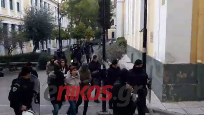 Προφυλακιστέες κρίθηκαν η Ρούπα και η 25χρονη – ΒΙΝΤΕΟ