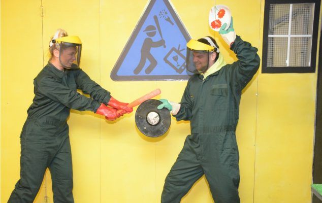 Αυτό είναι το μαγαζί που “τα σπάει”… στην κυριολεξία