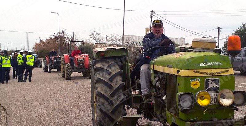 Αγρότες απέκλεισαν τις εθνικές οδούς Πατρών – Κορίνθου και Λάρισας – Κοζάνης