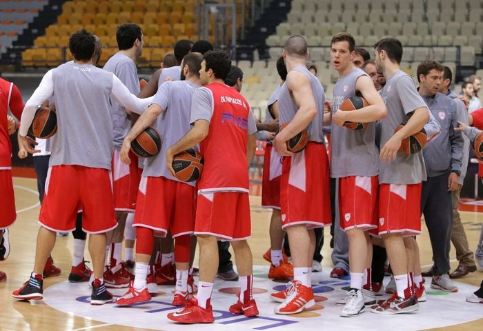 Πρώην παίκτης του Ολυμπιακού ποζάρει στα χιόνια – ΦΩΤΟ