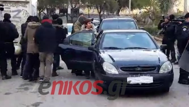 Στη ΓΑΔΑ μεταφέρθηκαν η Ρούπα και η 25χρονη – ΒΙΝΤΕΟ