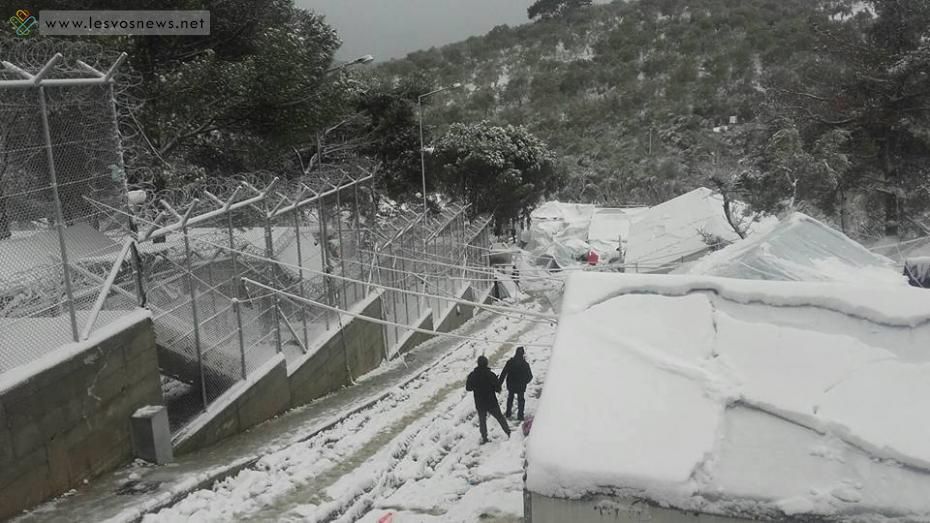 “Πνίγηκαν” στο χιόνι οι σκηνές των μεταναστών στη Μόρια – ΦΩΤΟ